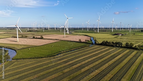 Windkraftanlagen bei Dornum in Ostfriesland
