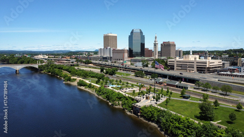 Cuadro en lienzo Overlooking downtown Springfield by Connecticut River, Springfield, Massachusett
