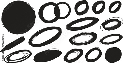 Handdrawn doodle grunge circle highlights. Charcoal pen round ovals. Marker scratch scribble inrounder. Round scrawl frames. Vector illustration 