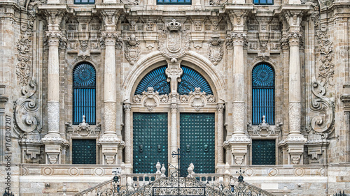 Pórtico de la gloria en la fachada del Obradoiro en la catedral de Santiago de Compostela, España