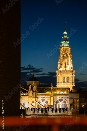Vista exterior de una iglesia
