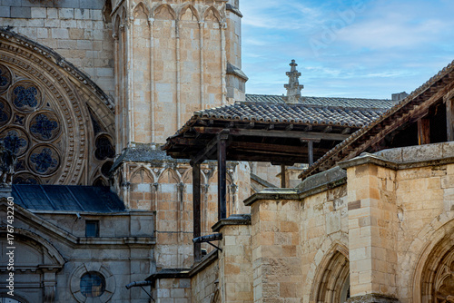 Vista exterior de una iglesia