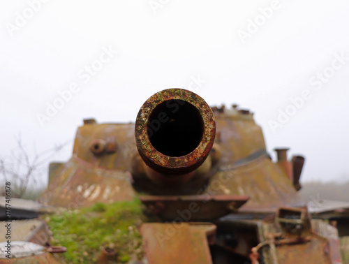 canon de char abandonné