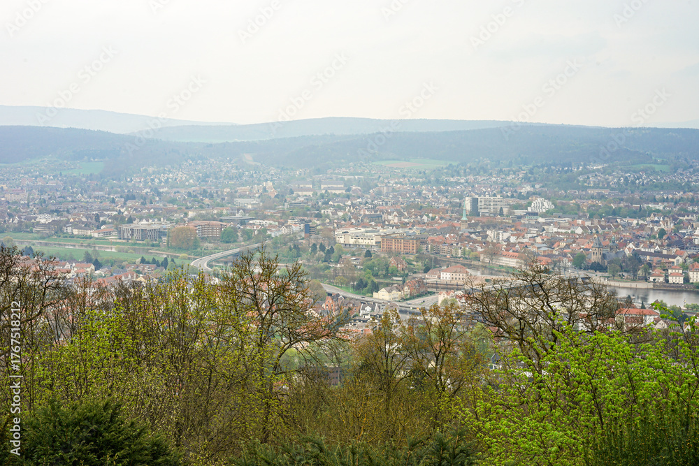 Obraz premium Panoramic view of the city of Hameln in Germany The picture was taken in cloudy autumn weather