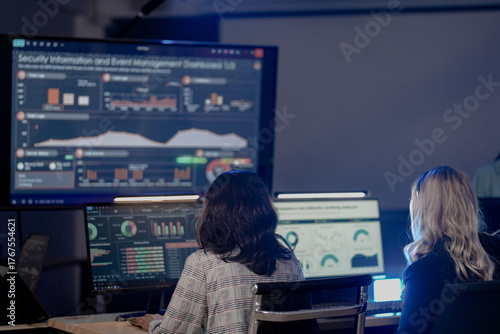 Bild auf Leinwand Global security watch active Diverse analysts monitor world map threat intel screens leader coordinates response strategy critical vigilance protects assets worldwide team focus now protect