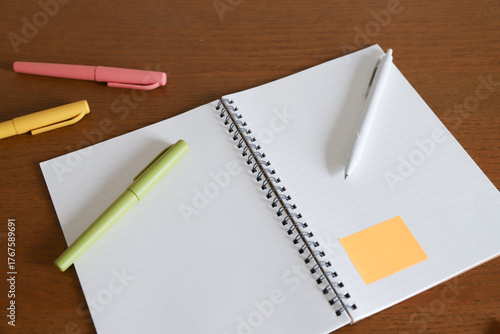 ノートとペン　勉強イメージ