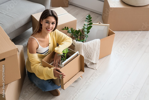 Young woman with cardboard ...