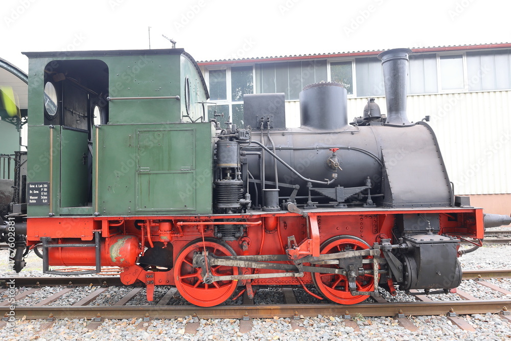 Naklejka premium Kleine Rangierlokomotive im Bahnhof von Weissach