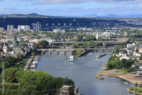 Blick von oben auf die Mosel