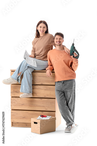 Young couple with instructi...
