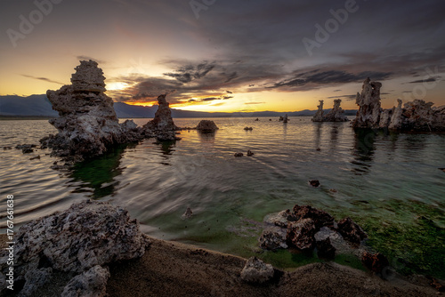 Obraz na płótnie Mono Lake, California, at sunset, The iconic tufa towers rise dramatically from