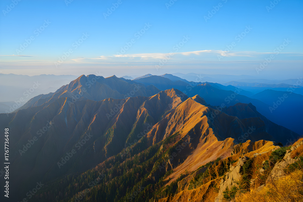 Obraz premium Golden Sunrise Over Misty Mountains