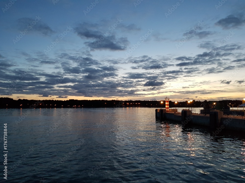 Fototapeta premium Evening in the city