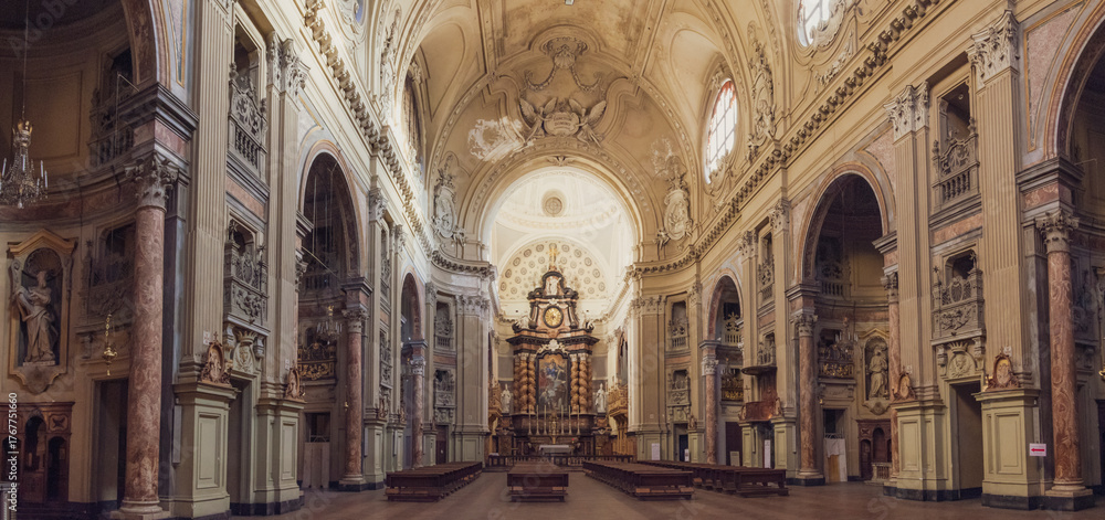 Obraz premium L'interno della chiesa San Filippo Neri a Torino
