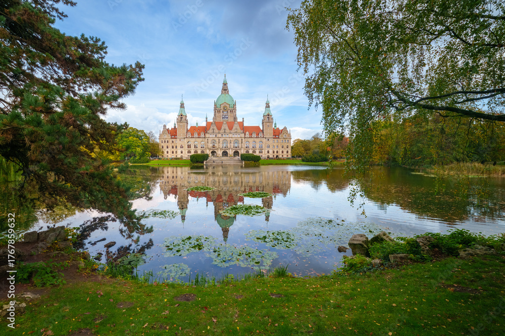 Fototapeta premium New City Hall of Hannover reflecting in water in the autumn, Hanover Maschpark, Lower Saxony, Germany. High resolution photo, desktop wallpaper