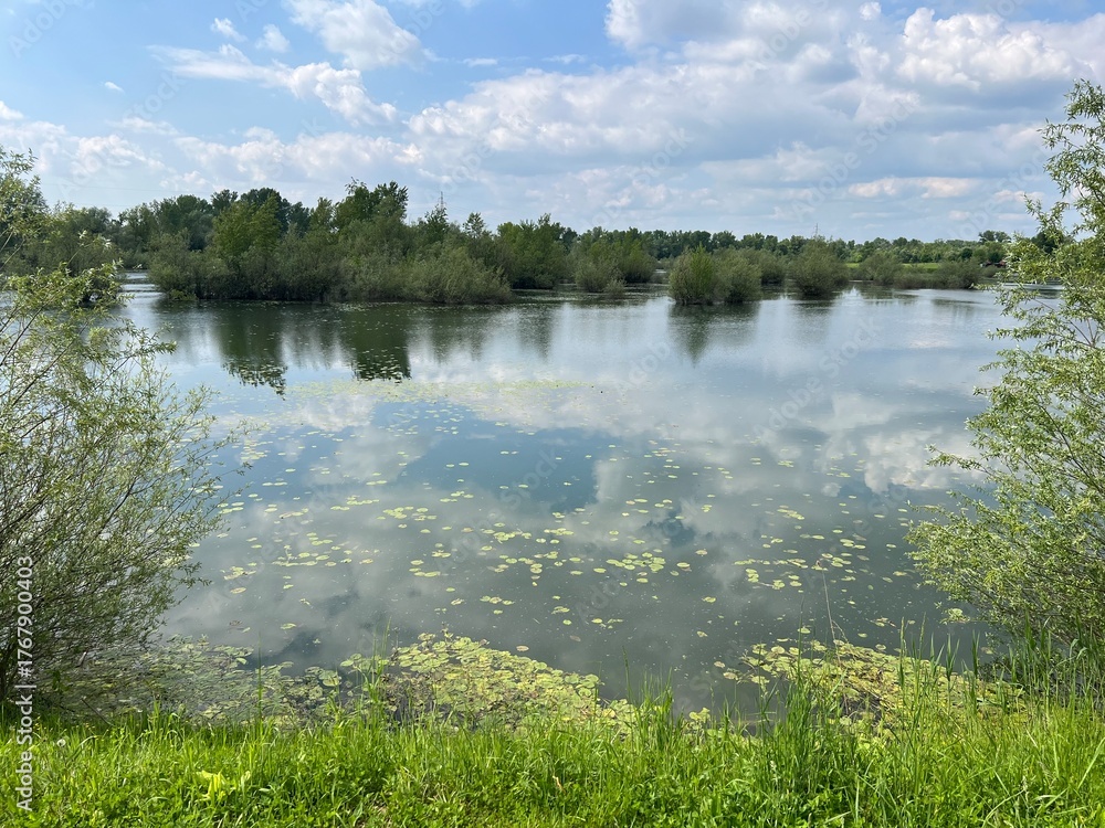 Fototapeta premium Orešje Lake or artificial lake Oresje (Zagreb County, Croatia) - Oresje-See oder künstlicher See Oresje (Kroatien) - Umjetno jezero Orešje (Sveta Nedelja, Hrvatska)