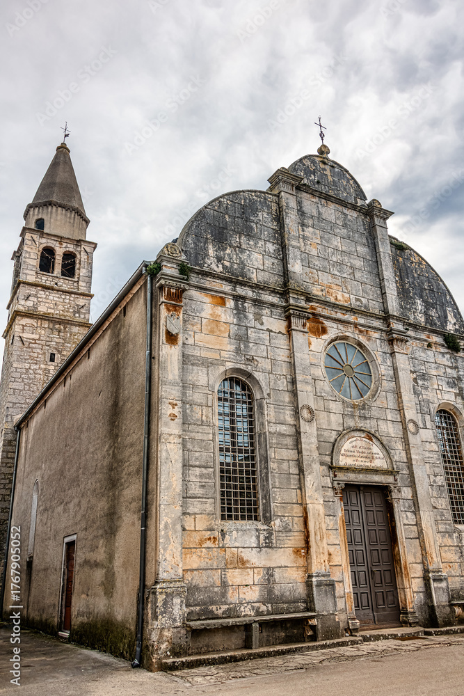 Fototapeta premium Parish Church of Annunciation in Svetvinčenat, Central Istria. It was built in the early 16th century and has a Renaissance trefoil facade made of domestic dressed stone. Croatia