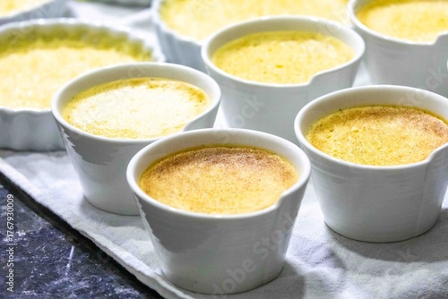 Obraz na plátně Crème brûlée, creme brulée