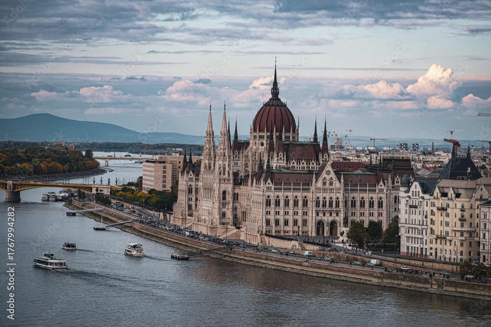 Obraz premium Budapest Parliament View