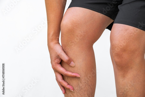 Canvastavla Shin pain often stems from overuse injuries like shin splints, stress fractures, or tendon inflammation, especially in active individuals or athletes