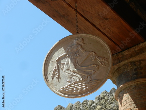 Fotografie old sculpture in Herculaneum