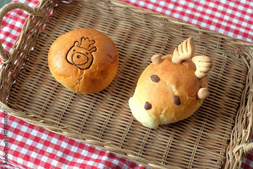 Reindeer shaped bread and bear illustration bread in the basket
