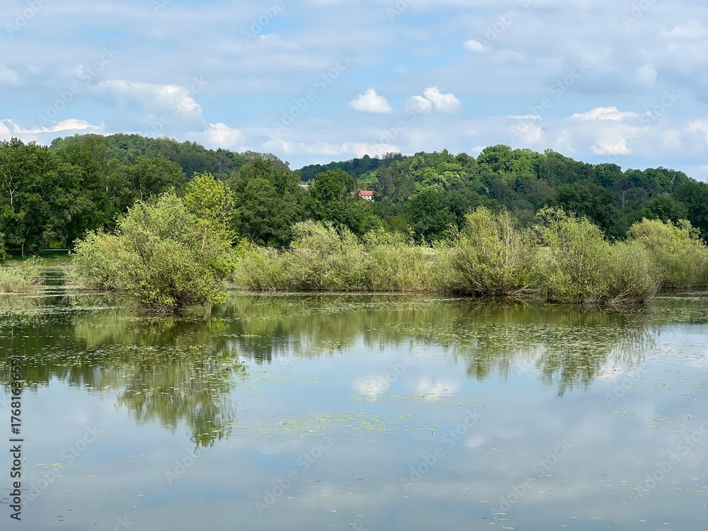 Fototapeta premium Orešje Lake or artificial lake Oresje (Zagreb County, Croatia) - Oresje-See oder künstlicher See Oresje (Kroatien) - Umjetno jezero Orešje (Sveta Nedelja, Hrvatska)