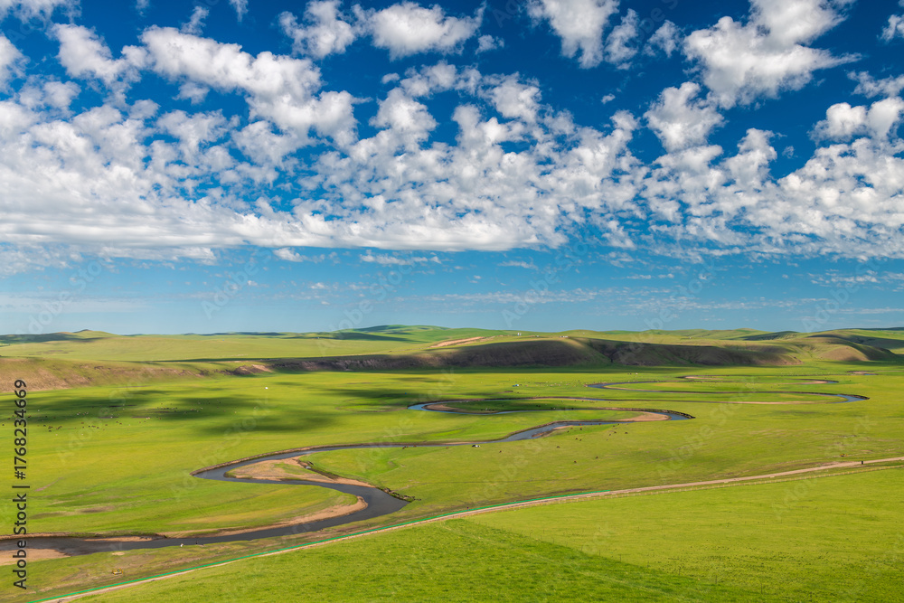 Fototapeta premium The scenery of the Mergel River on the Hulun Buir Grassland in Inner Mongolia Autonomous Region, China