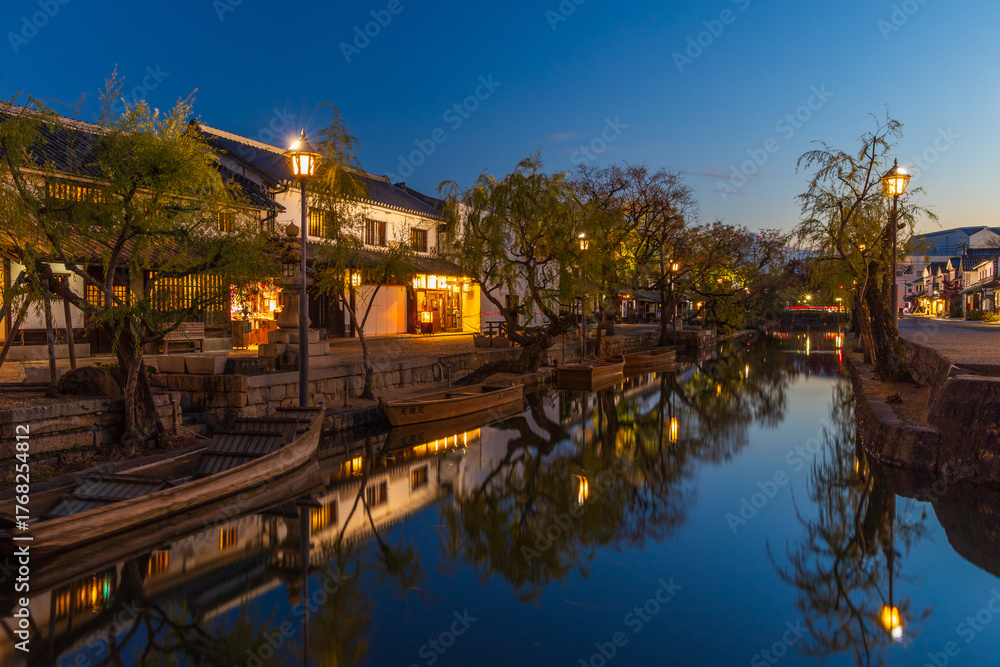 Fototapeta premium 日本の風景・秋 岡山県倉敷市 夜の倉敷美観地区
