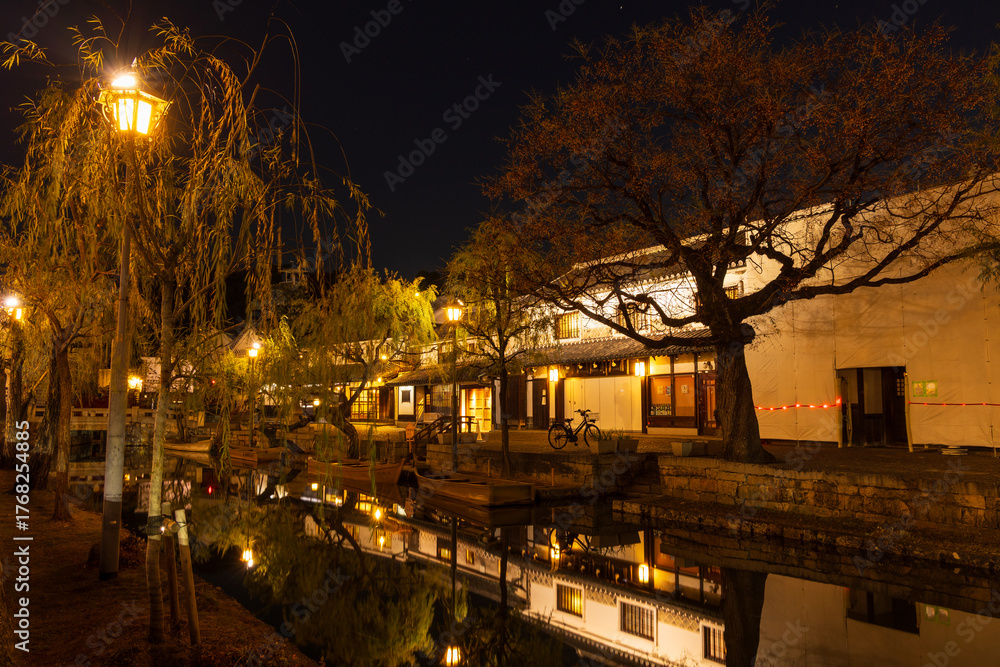 Naklejka premium 日本の風景・秋 岡山県倉敷市 夜の倉敷美観地区