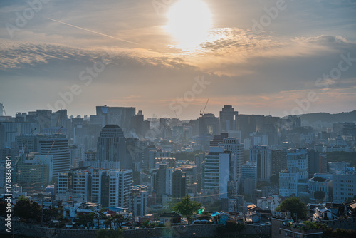 Canvas Print Seoul's Namsan Tower and its surrounding cityscape during the autumn day