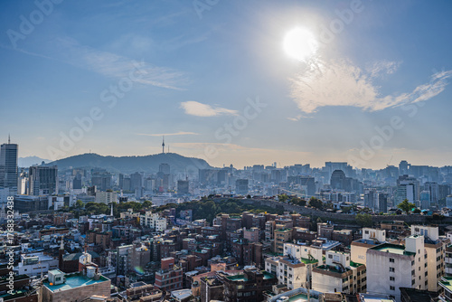 Canvas Print Seoul's Namsan Tower and its surrounding cityscape during the autumn day