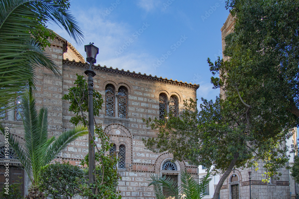 Obraz premium Historic Byzantine church facade with palm trees in Athens, Greece, showcasing cultural heritage, architecture, and Mediterranean style