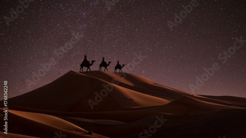 Foto Los Tres Reyes Magos siguiendo la Estrella de Belén — Melchor, Gaspar y Baltasar cruzando el desierto en la noche estrellada, montados en camellos y guiados por la luz celestial
