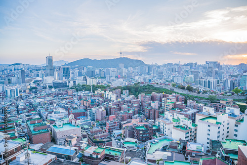 Canvas Print Seoul's Namsan Tower and its surrounding cityscape during the autumn day
