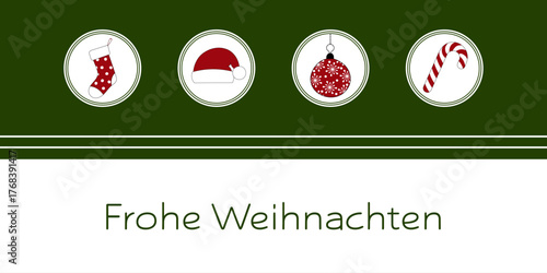 Frohe Weihnachten - Schriftzug in deutscher Sprache. Grußkarte mit Weihnachtsstrumpf, Weihnachtsmütze, Christbaumkugel und Zuckerstange.
