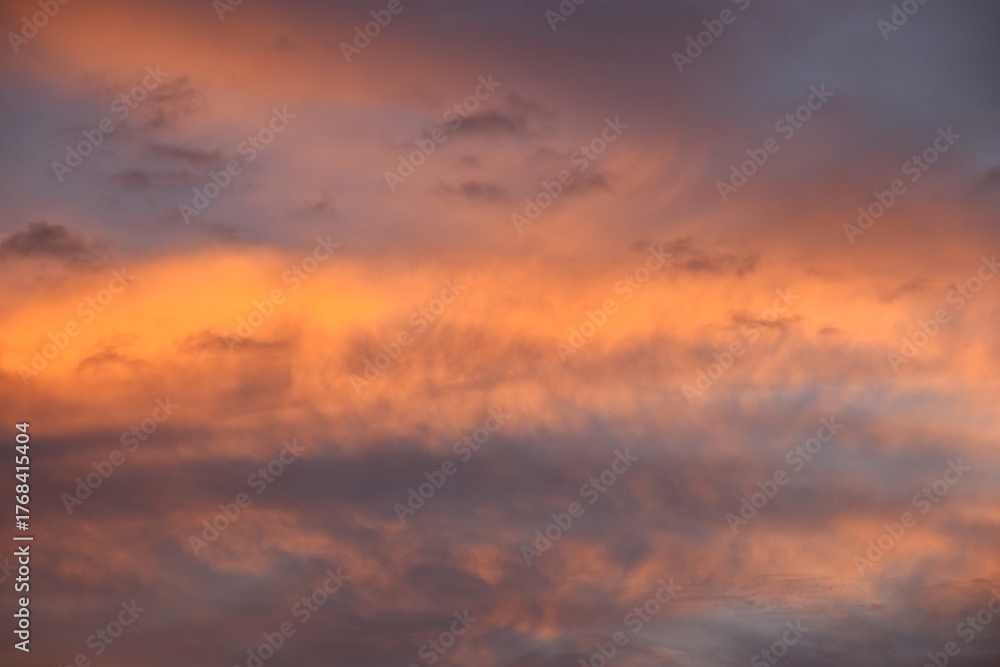 Obraz premium cloud spreading on orange twilight sunset sky in evening 