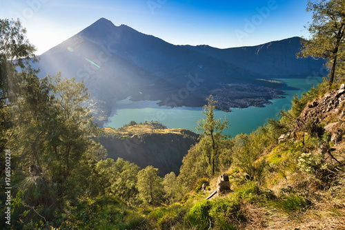 Wallpaper Mural Wanderung zum Mount Rinjani auf Lombok Torontodigital.ca