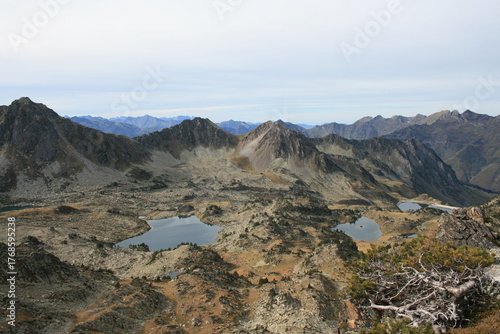 Lacs en montagne, réserve du néouvielle, Hautes-Pyrénées, France