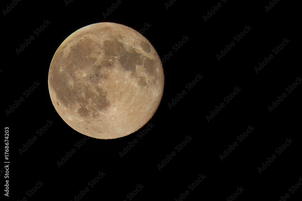 Obraz premium Aufnahme des Vollmond vom 10. Juli 2025 von Deutschland fotgrafiert.