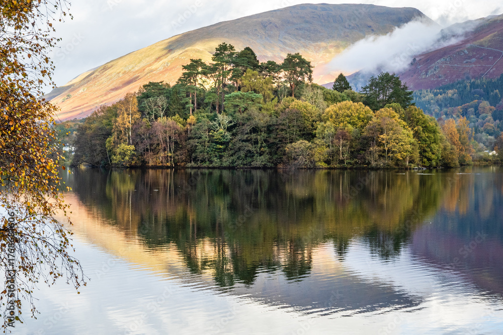 Fototapeta premium Autumn colours in the landscape in Grasmere in the English Lake District
