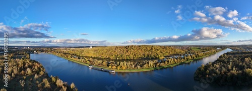 Foto vue aérienne panoramique des bords de la Moselle entre Thionville et Metz, près d'Illange