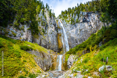 Fotografie Panoramic View of Comet Falls on Sunny Day