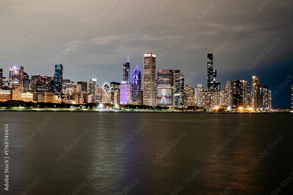 Fototapeta premium Chicago, IL, USA - October 25, 2025 - The Skyline of Downtown Chicago and Lake Michigan on a autumn evening
