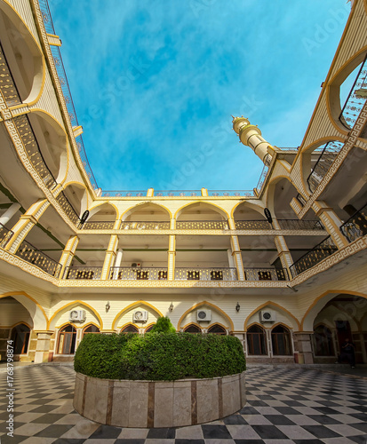 Bild auf Leinwand Akre, Kurdistan Region, Iraq - October 24, 2025: Wide-angle view of the Grand Mosque in Akre city, showing its traditional Islamic architecture and surrounding urban landscape