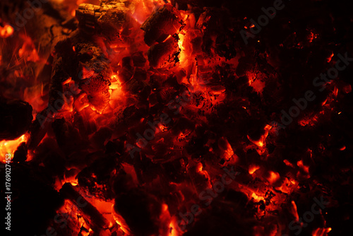 Quadro su tela Glowing embers fire background