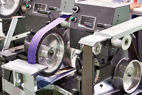 Belt grinding abrasive machine for material processing