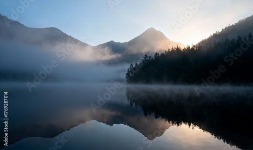 Fototapeta Naklejka Na Ścianę i Meble -  morning mist over the lake