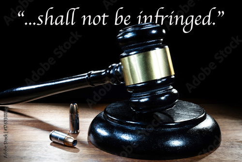 Papier peint Court gavel with ammo and second amendment words