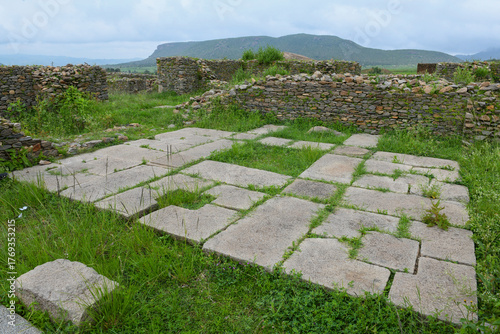 Bild auf Leinwand View at the rovins of Dungur Palace (Queen of Sheba Palace) near Axum in Ethiopi